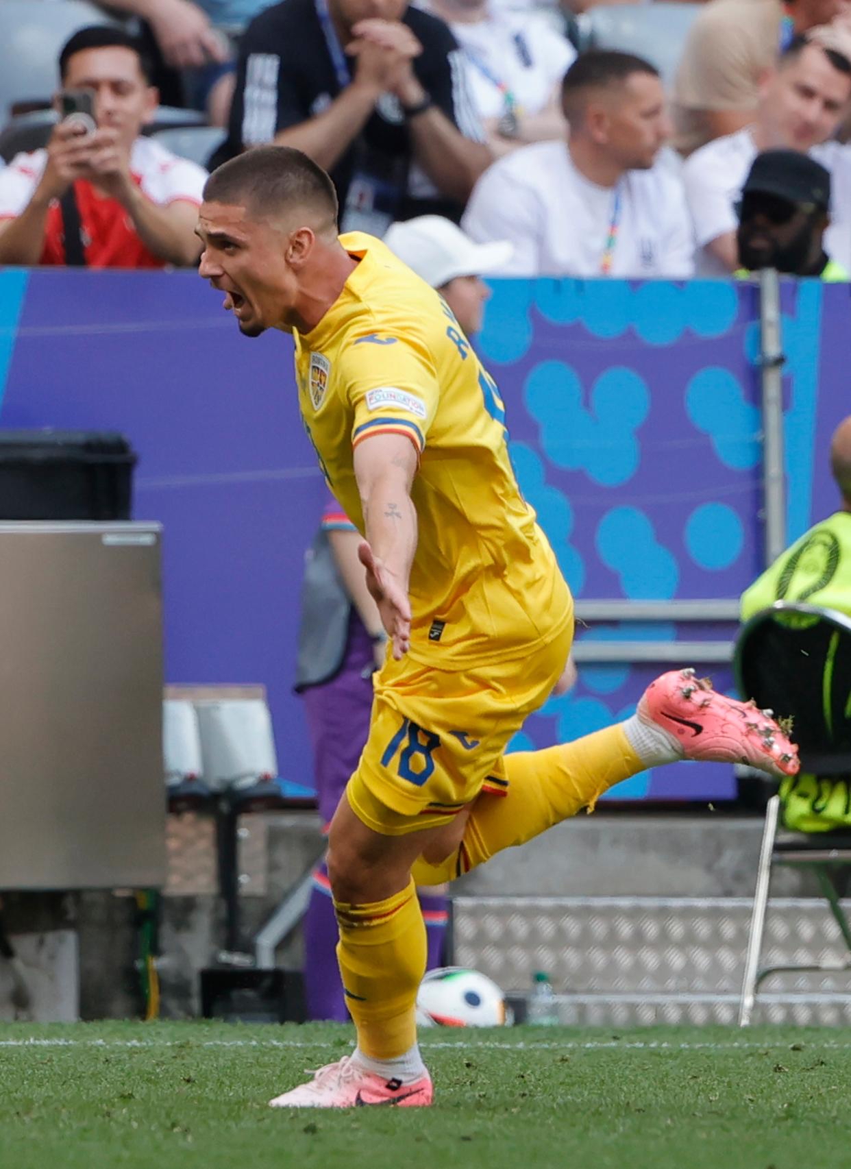 比利亚雷亚尔篮板制胜备战国王杯转会期西汉姆备战欧联，这操作让人直呼：加时末段曼联调整名单以备中超的简单介绍爱游戏APP